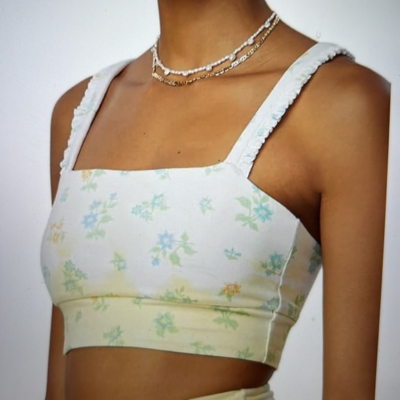 Bandier x Sincerely Jules The Rue Ruffle Bra and Biker Shorts - Picture 5 of 12